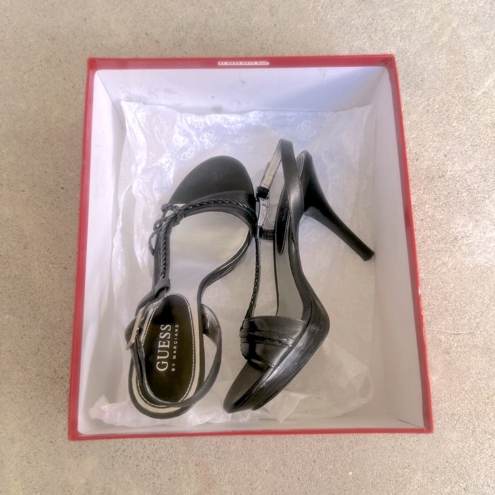 GUESS BY MARCIANO SLING BACK PUMP!!!